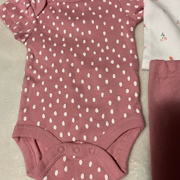 Newborn clothing for baby girl (bundle) - Picture 4 of 5